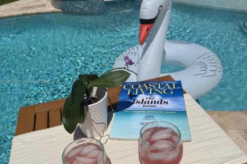 House in Hollywood, Florida 2 bedrooms, 120.4 sq.m. № 2056053 - photo 15