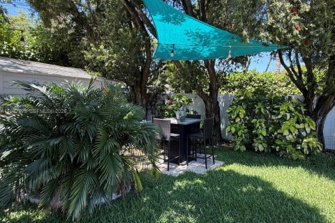 House in Hollywood, Florida 2 bedrooms, 120.4 sq.m. № 2056053 - photo 22