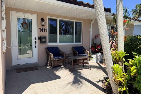 House in Hollywood, Florida 2 bedrooms, 120.4 sq.m. № 2056053 - photo 3