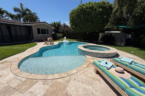 House in Hollywood, Florida 2 bedrooms, 120.4 sq.m. № 2056053 - photo 16