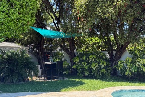 House in Hollywood, Florida 2 bedrooms, 120.4 sq.m. № 2056053 - photo 23