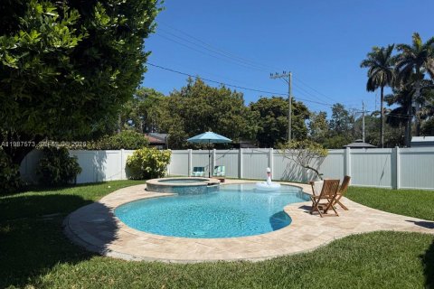 Casa en Hollywood, Florida 2 dormitorios, 120.4 m2 № 2056053