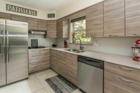 House in Hollywood, Florida 2 bedrooms, 120.4 sq.m. № 2056053 - photo 28