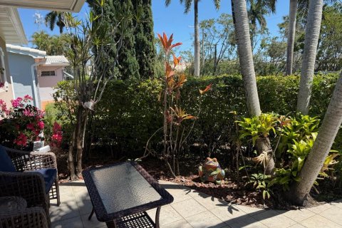 House in Hollywood, Florida 2 bedrooms, 120.4 sq.m. № 2056053 - photo 4