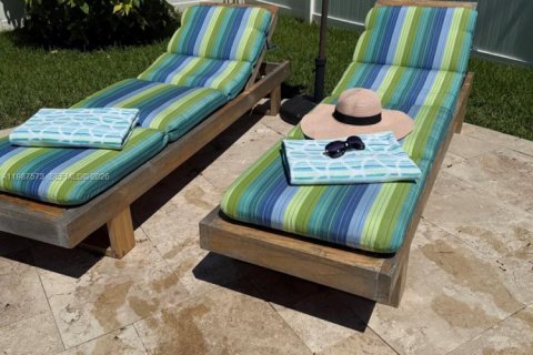 House in Hollywood, Florida 2 bedrooms, 120.4 sq.m. № 2056053 - photo 20