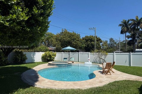 House in Hollywood, Florida 2 bedrooms, 120.4 sq.m. № 2056053 - photo 12