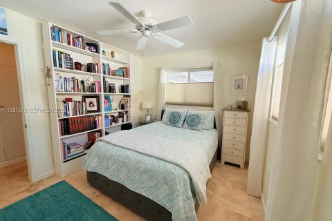 House in Hollywood, Florida 2 bedrooms, 120.4 sq.m. № 2056053 - photo 26