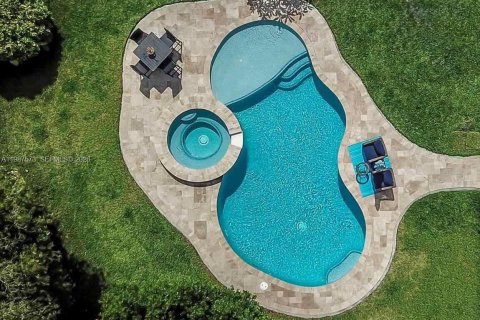 House in Hollywood, Florida 2 bedrooms, 120.4 sq.m. № 2056053 - photo 14