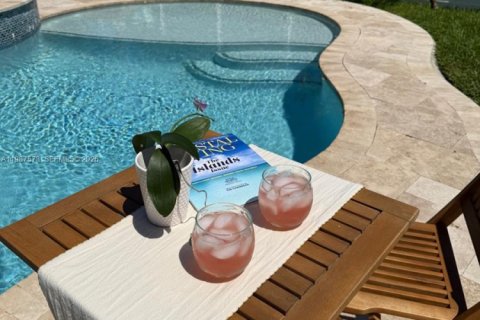 House in Hollywood, Florida 2 bedrooms, 120.4 sq.m. № 2056053 - photo 19