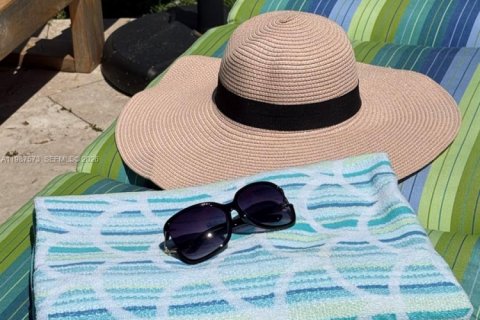 House in Hollywood, Florida 2 bedrooms, 120.4 sq.m. № 2056053 - photo 21