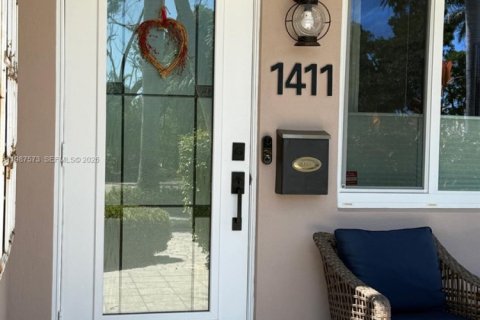 House in Hollywood, Florida 2 bedrooms, 120.4 sq.m. № 2056053 - photo 5