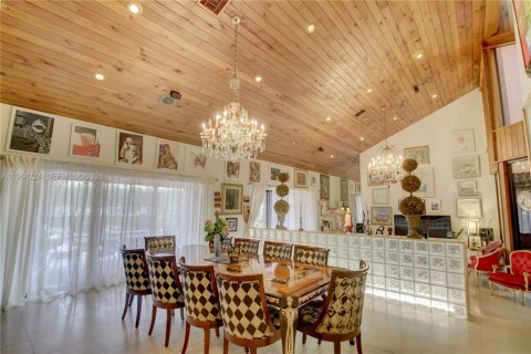 Купить виллу или дом в Халландейл-Бич, Флорида 5 спален, 449.46м2, № 2026242 - фото 3