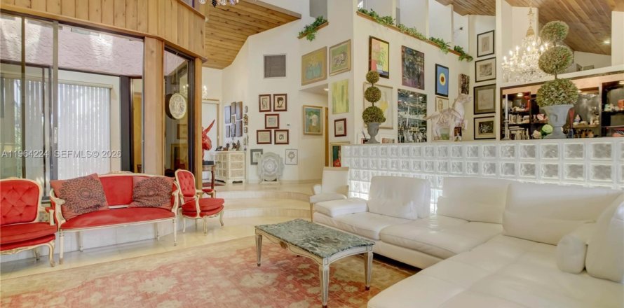 Дом в Халландейл-Бич, Флорида 5 спален, 449.46м2 № 2026242