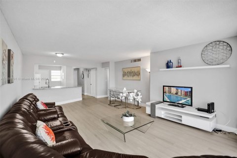 Copropriété à vendre à Miami, Floride: 2 chambres, 122.17 m2 № 2168642 - photo 5