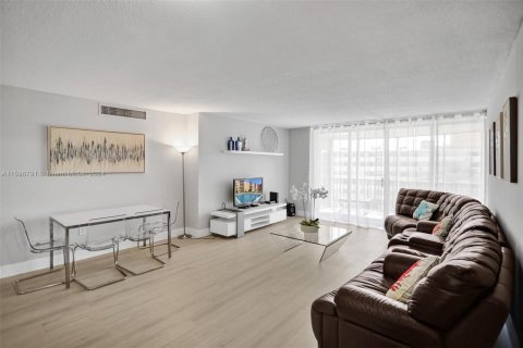 Copropriété à vendre à Miami, Floride: 2 chambres, 122.17 m2 № 2168642 - photo 3