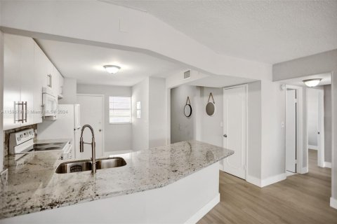 Copropriété à vendre à Miami, Floride: 2 chambres, 122.17 m2 № 2168642 - photo 15