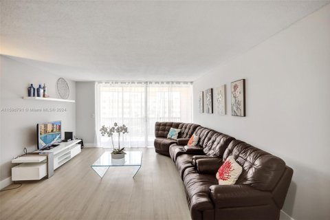Copropriété à vendre à Miami, Floride: 2 chambres, 122.17 m2 № 2168642 - photo 11