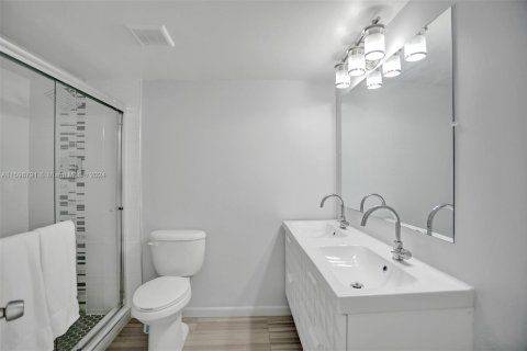 Copropriété à vendre à Miami, Floride: 2 chambres, 122.17 m2 № 2168642 - photo 28