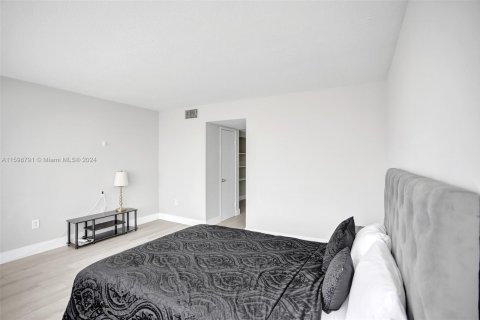 Copropriété à vendre à Miami, Floride: 2 chambres, 122.17 m2 № 2168642 - photo 24