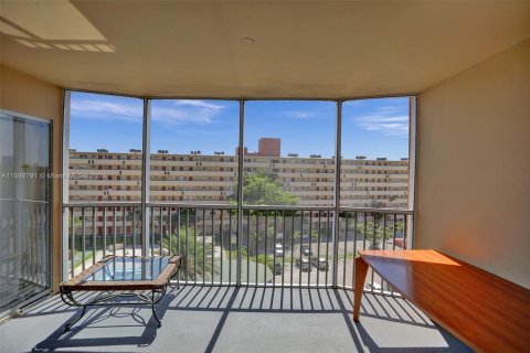 Copropriété à vendre à Miami, Floride: 2 chambres, 122.17 m2 № 2168642 - photo 10