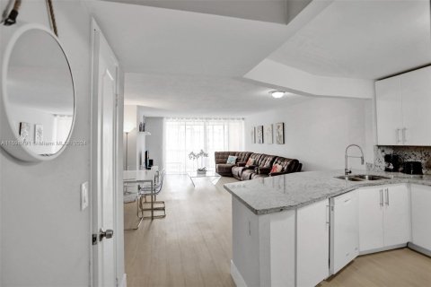 Condo à Miami, Floride, 2 chambres  № 2168642