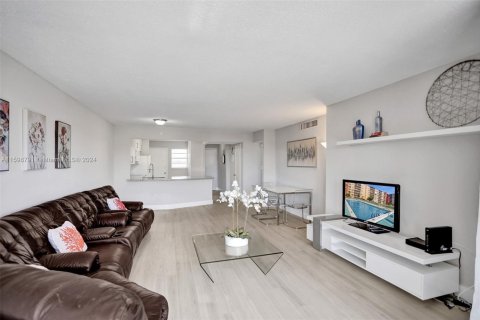 Copropriété à vendre à Miami, Floride: 2 chambres, 122.17 m2 № 2168642 - photo 14