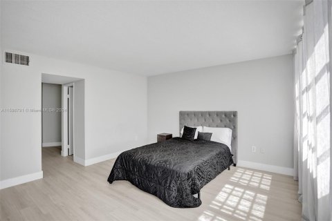 Copropriété à vendre à Miami, Floride: 2 chambres, 122.17 m2 № 2168642 - photo 25