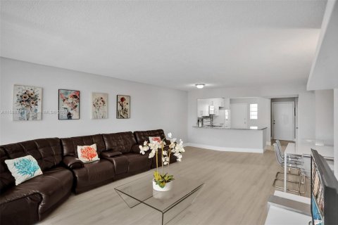 Copropriété à vendre à Miami, Floride: 2 chambres, 122.17 m2 № 2168642 - photo 13