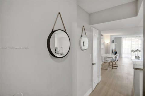 Copropriété à vendre à Miami, Floride: 2 chambres, 122.17 m2 № 2168642 - photo 8