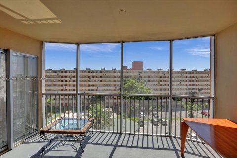 Copropriété à vendre à Miami, Floride: 2 chambres, 122.17 m2 № 2168642 - photo 4