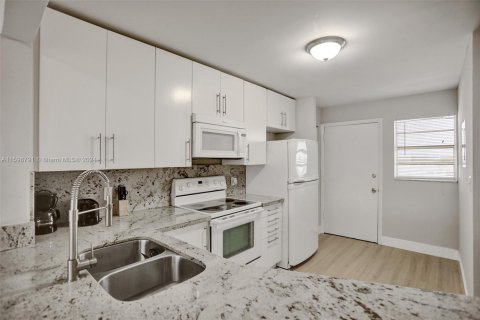 Copropriété à vendre à Miami, Floride: 2 chambres, 122.17 m2 № 2168642 - photo 20
