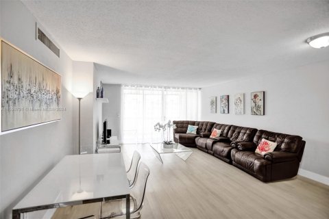Copropriété à vendre à Miami, Floride: 2 chambres, 122.17 m2 № 2168642 - photo 6
