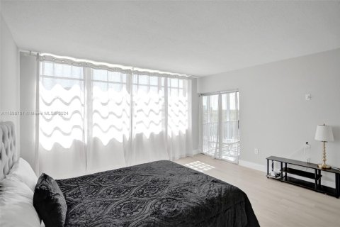 Copropriété à vendre à Miami, Floride: 2 chambres, 122.17 m2 № 2168642 - photo 23