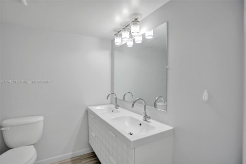 Copropriété à vendre à Miami, Floride: 2 chambres, 122.17 m2 № 2168642 - photo 29