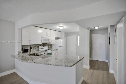 Copropriété à vendre à Miami, Floride: 2 chambres, 122.17 m2 № 2168642 - photo 16