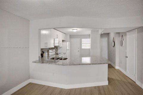 Copropriété à vendre à Miami, Floride: 2 chambres, 122.17 m2 № 2168642 - photo 9