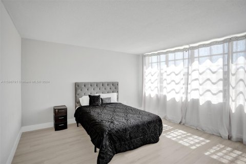 Copropriété à vendre à Miami, Floride: 2 chambres, 122.17 m2 № 2168642 - photo 27