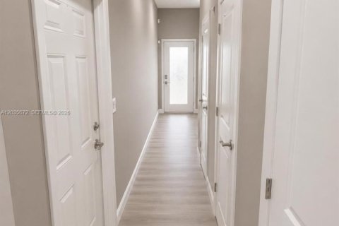 Casa en alquiler en Oakland Park, Florida, 3 dormitorios, 166.02 m2 № 2084991 - foto 2