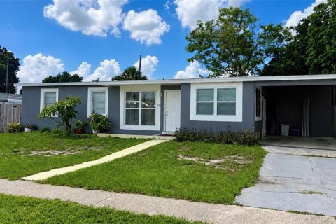 House in Port Charlotte, Florida 2 bedrooms, 98.94 sq.m. № 2222263
