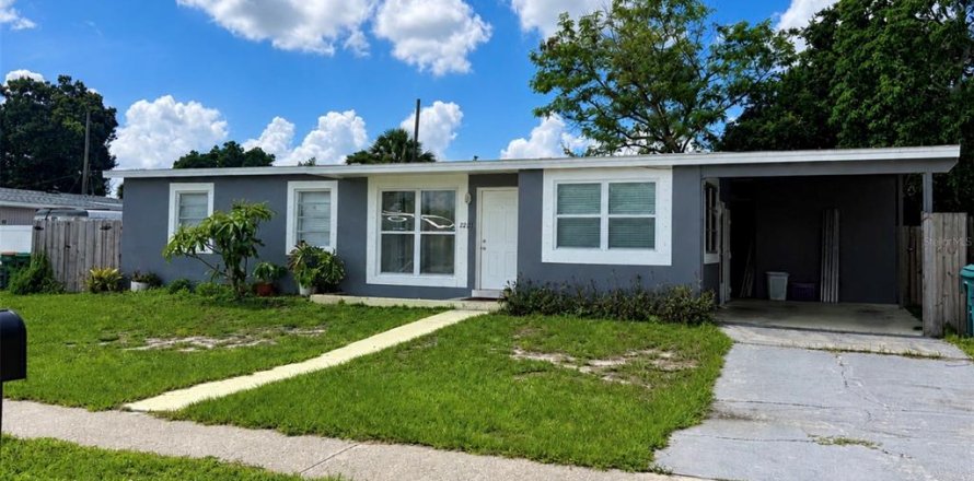 House in Port Charlotte, Florida 2 bedrooms, 98.94 sq.m. № 2222263