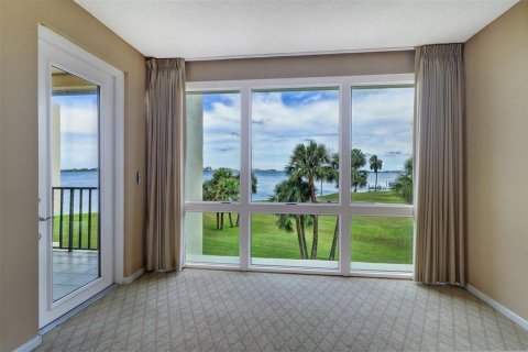 Condo in Belleair, Florida, 2 bedrooms  № 1517981 - photo 6