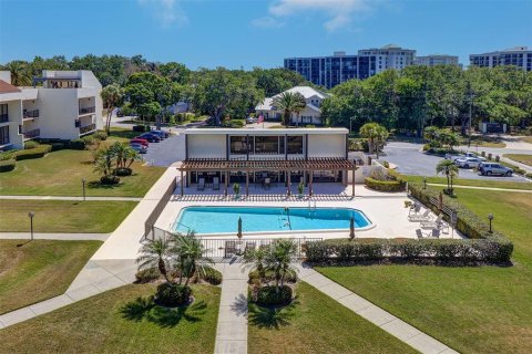 Condo in Belleair, Florida, 2 bedrooms  № 1517981 - photo 27