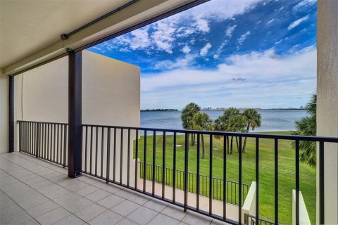 Condo in Belleair, Florida, 2 bedrooms  № 1517981 - photo 7