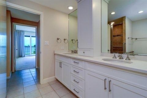 Condo in Belleair, Florida, 2 bedrooms  № 1517981 - photo 24