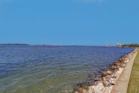Condo in Belleair, Florida, 2 bedrooms  № 1517981 - photo 30
