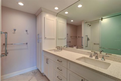 Condo in Belleair, Florida, 2 bedrooms  № 1517981 - photo 21