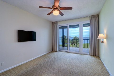 Condo in Belleair, Florida, 2 bedrooms  № 1517981 - photo 22