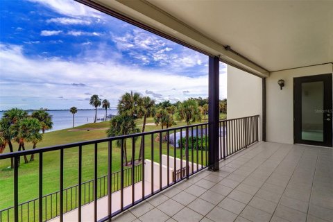 Condo in Belleair, Florida, 2 bedrooms  № 1517981 - photo 9