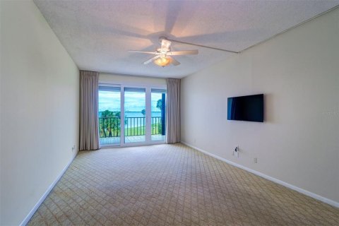 Condo in Belleair, Florida, 2 bedrooms  № 1517981 - photo 18