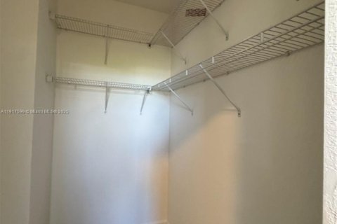 Villa ou maison à louer à Miami, Floride: 3 chambres, 122.63 m2 № 1972225 - photo 11